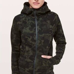 Lululemon Scuba Hoodie *Light Cotton Fleece
Heritage 365 Camo Green-Size 4